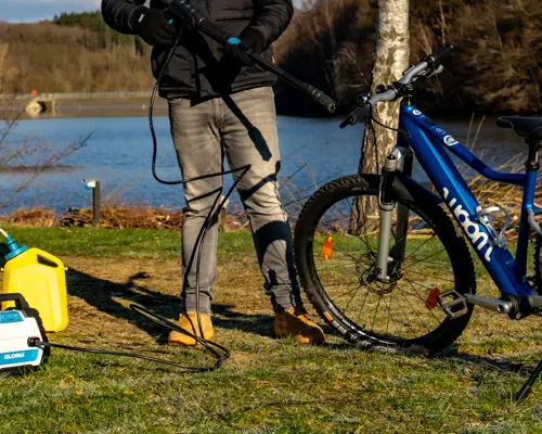 Akku-Reinigungsgerät mit Fahrrad